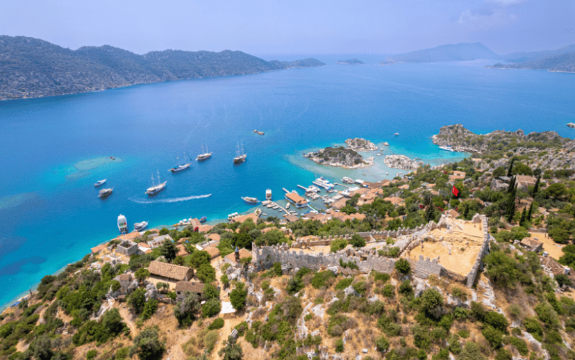 Boat Trip vs. Beach Club: 2026 Daily Cost & Comfort Comparison